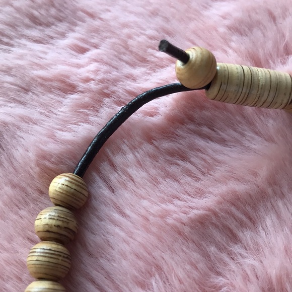 Handmade wooden beads bracelet with leather thread - Picture 7 of 9